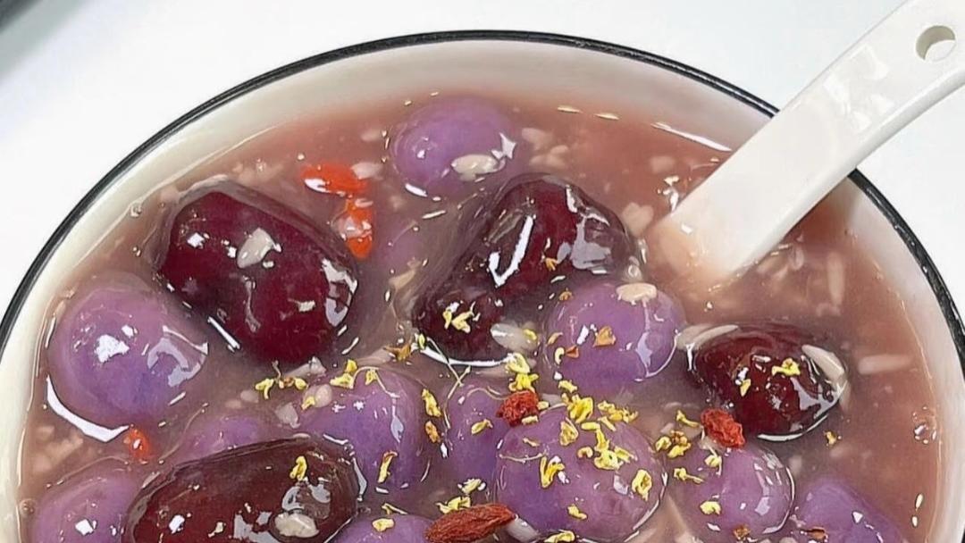 《姨妈期续命紫汤！酒酿+紫薯暴击寒意，喝完手脚秒开电热毯》