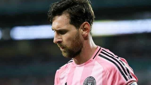 遭禁赛1场！38岁梅西勃然大怒，迈阿密老板呼吁修改规则