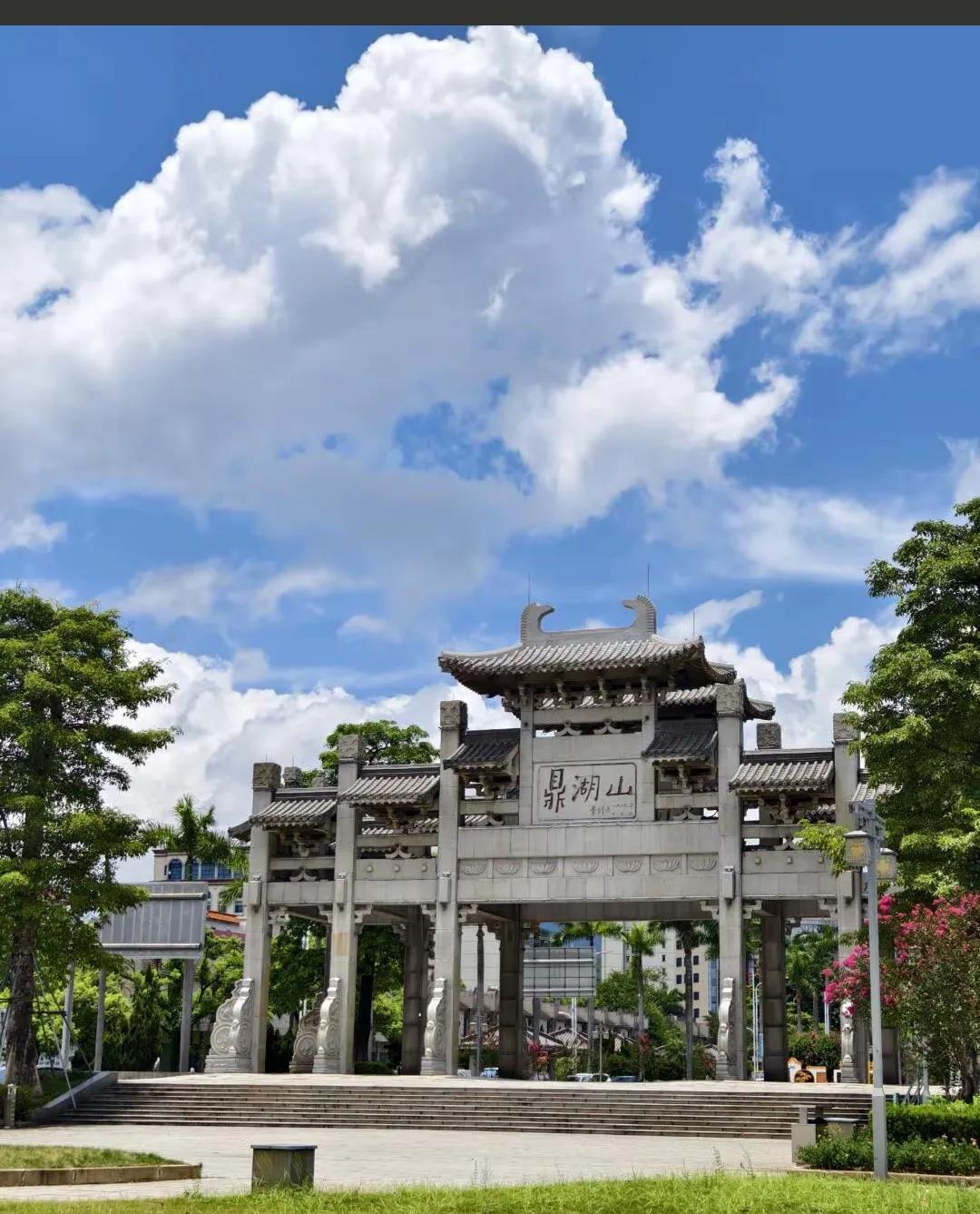#如果让你一个人旅行你会去哪里#广东肇庆，有天然氧吧鼎湖山，北回归线穿过的绿宝石