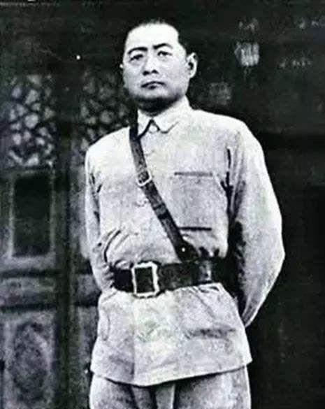 [太阳]1934年，吉鸿昌被杀，妻子花了8万大洋赎回他的遗体。不久后，妻子竟睡大