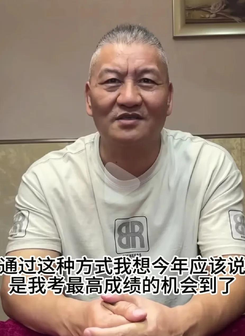 高考钉子户梁实出来发言啦！
说今年因为火锅店的事情，考试准备的不是很扎实，很多朋