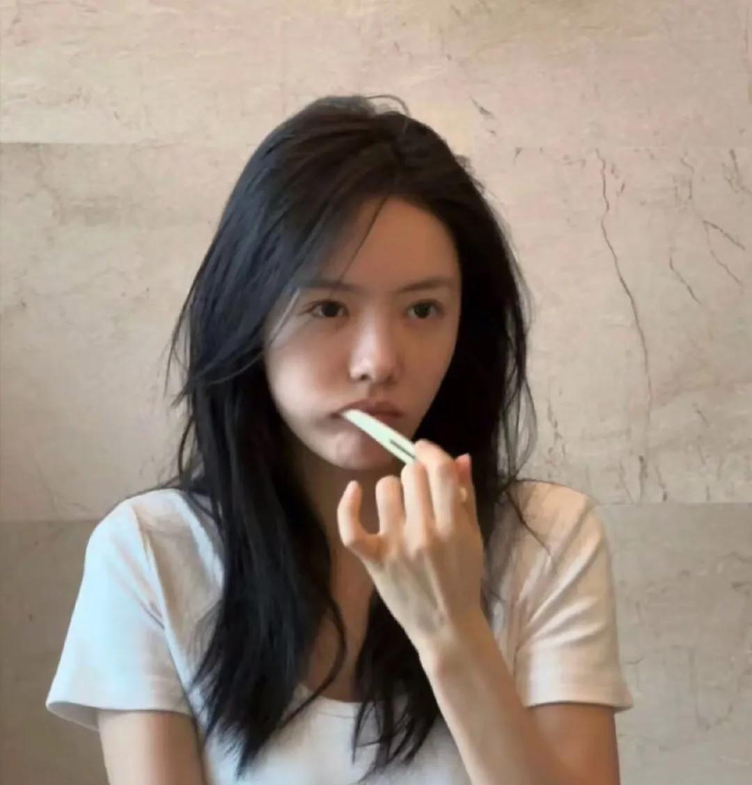 蔡文静皮秒体验引热议！探秘医美界“净斑神器”的神奇之处
近日，演员蔡文静在社交平