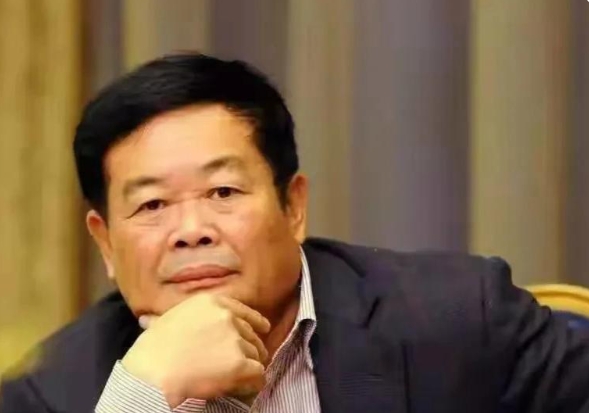 当年，曹德旺的女儿曹艳萍带男友叶舒回家见父母。曹德旺一见小伙子，坚决不同意。女儿