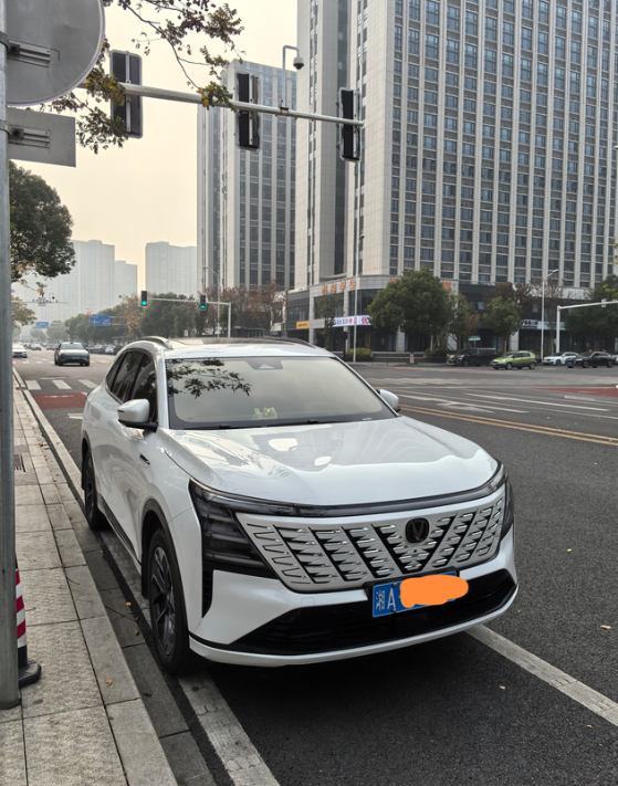 【长安四代CS75 PLUS】用车心得
【外观内饰空间】外观上来看，四代75P还