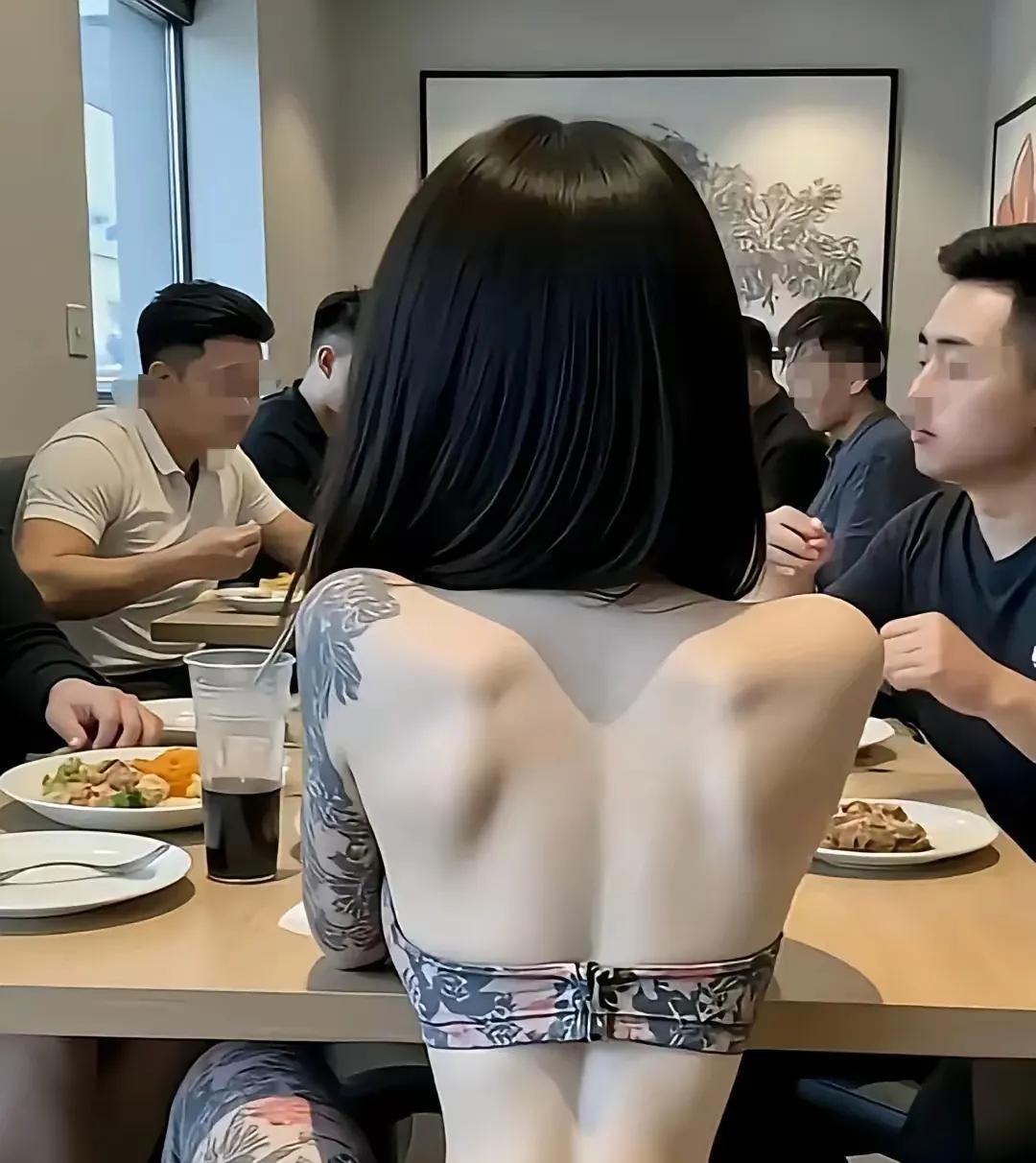 变态的美！楚王好细腰，宫中多饿死！一方面拼命吃，什么蜜雪冰城小龙虾小烧烤！一边拼