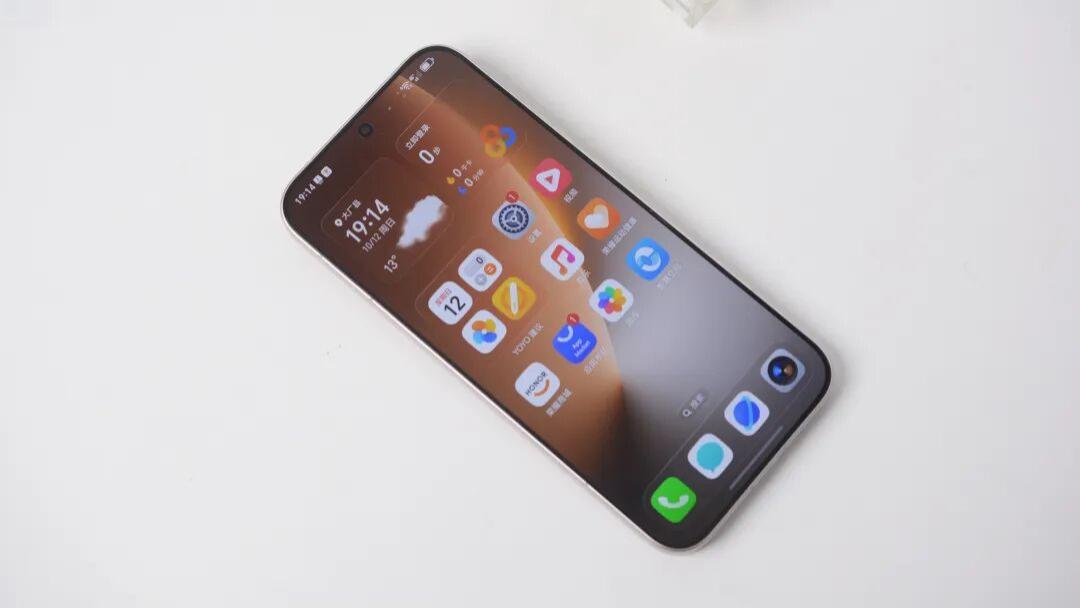 荣耀Magic8小屏：行业首款超轻薄小屏旗舰！