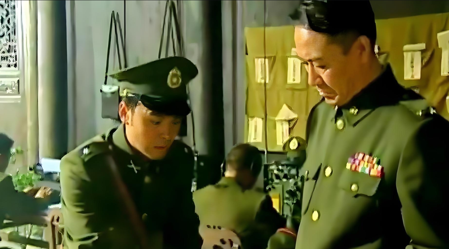 1949年12月，成都郊外的临时指挥部里，李振捏着茶杯的手直冒汗。对面坐着的解放