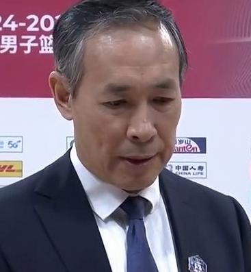 北京男篮主教练许利民谈球队大胜广东，他表示：“大比分没想到，对方外援受伤、徐杰又