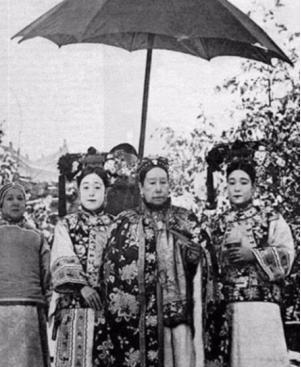 李莲英妹妹李莲芜，貌美入宫，得慈禧喜爱。



河北大城县，一个贫寒人家，188