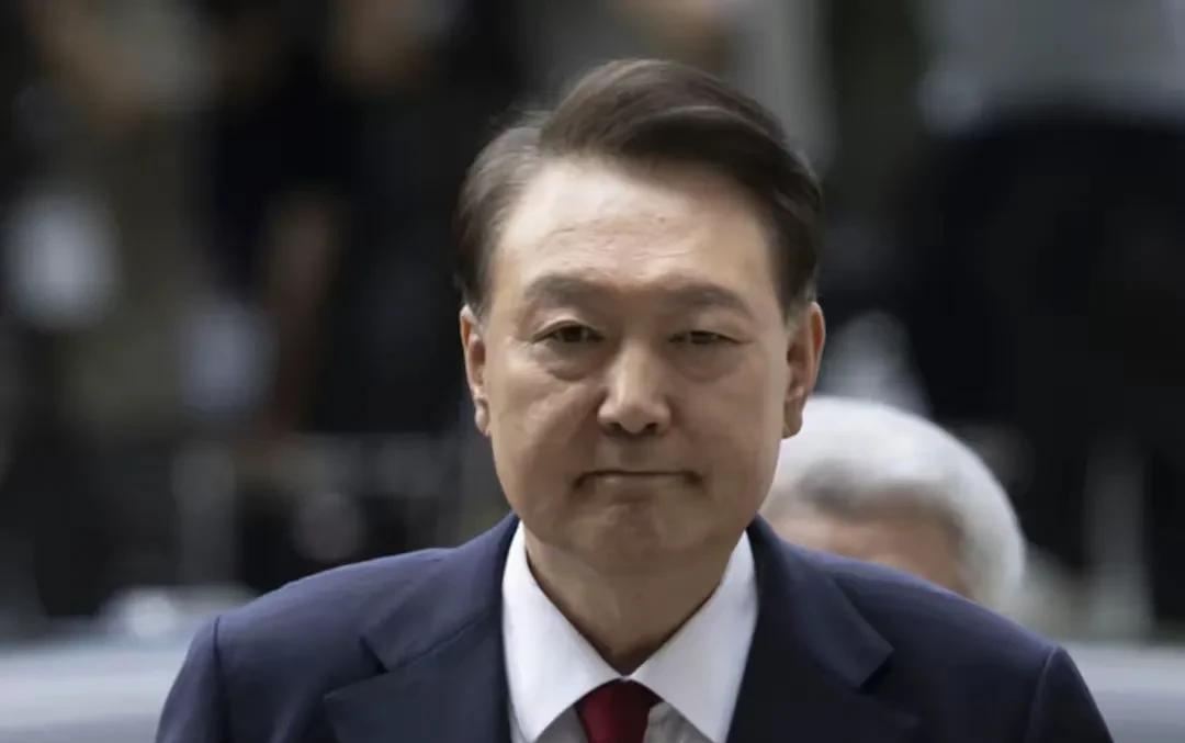 韩国前总统又进监狱了，让人不仅要问，为什么韩国怎么总是一些牢改犯当总统？卢武铉被