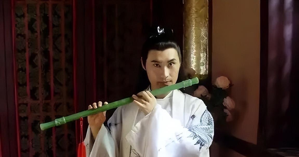公元700年，张昌宗将77岁的武则天哄睡着后，小心翼翼的来到隔壁房间，刚关上门就