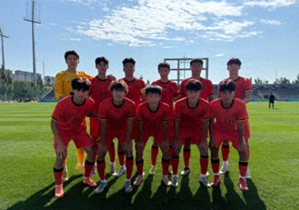 U18国足迎来了第33届中日韩青少年运动会的第二场比赛。最终，他们以3比0击败日