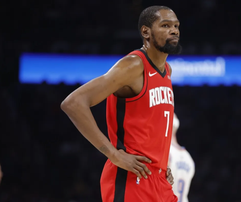 今天让人最失望的全明星，不是老詹，而是杜兰特！
今天NBA全明星正赛冠军争夺战终