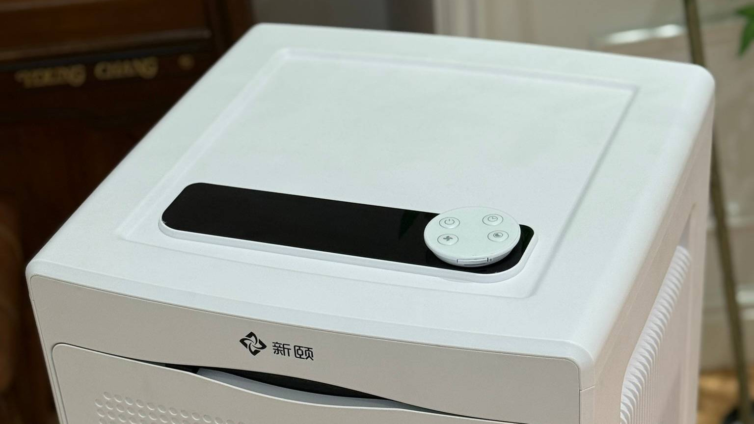 适合养宠+育儿家庭：新颐A8三重消杀，终结病菌传播