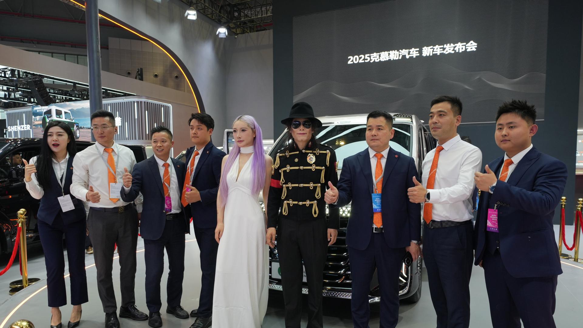 王杰克逊闪耀2025上海车展：经典太空舞步点燃科技与艺术跨界狂欢