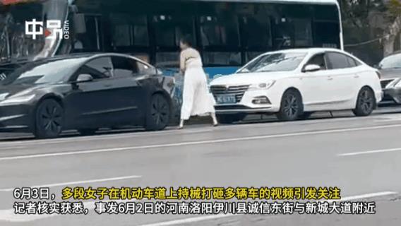 疯了，彻底疯了，女子满大街无差别砸车！
一个女人，满街打砸，如入无人之境，这就是