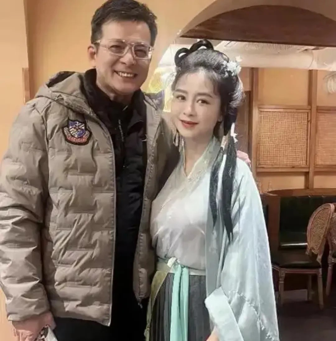 哪个美女明星是原装
刚才看了十几位美女明星出道前后的照片，有的感觉变化不小啊。