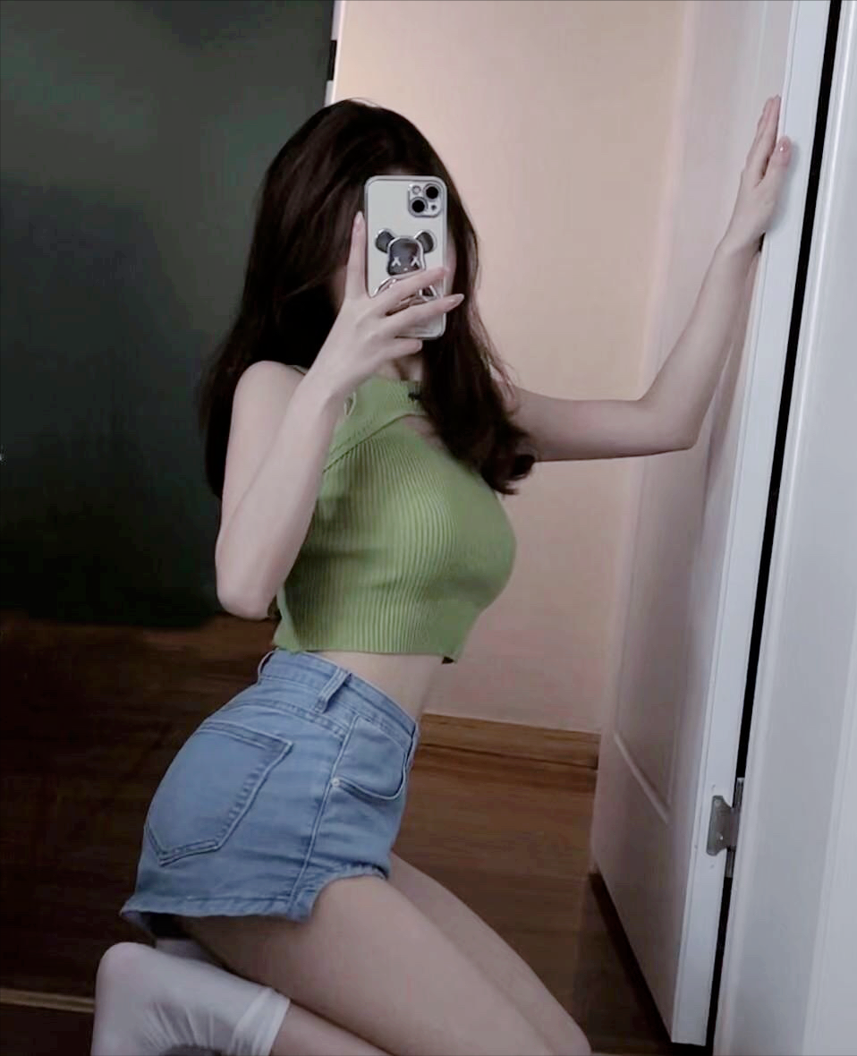 今日穿搭评分，绿色和蓝色的青春搭配？满分100分你能给几分？