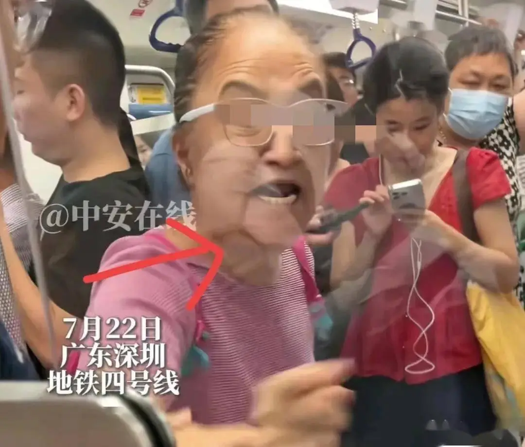 “这老太太火了！”广东深圳，一老人带着孩子坐地铁，见没人让座，竟二话不说直接将孩