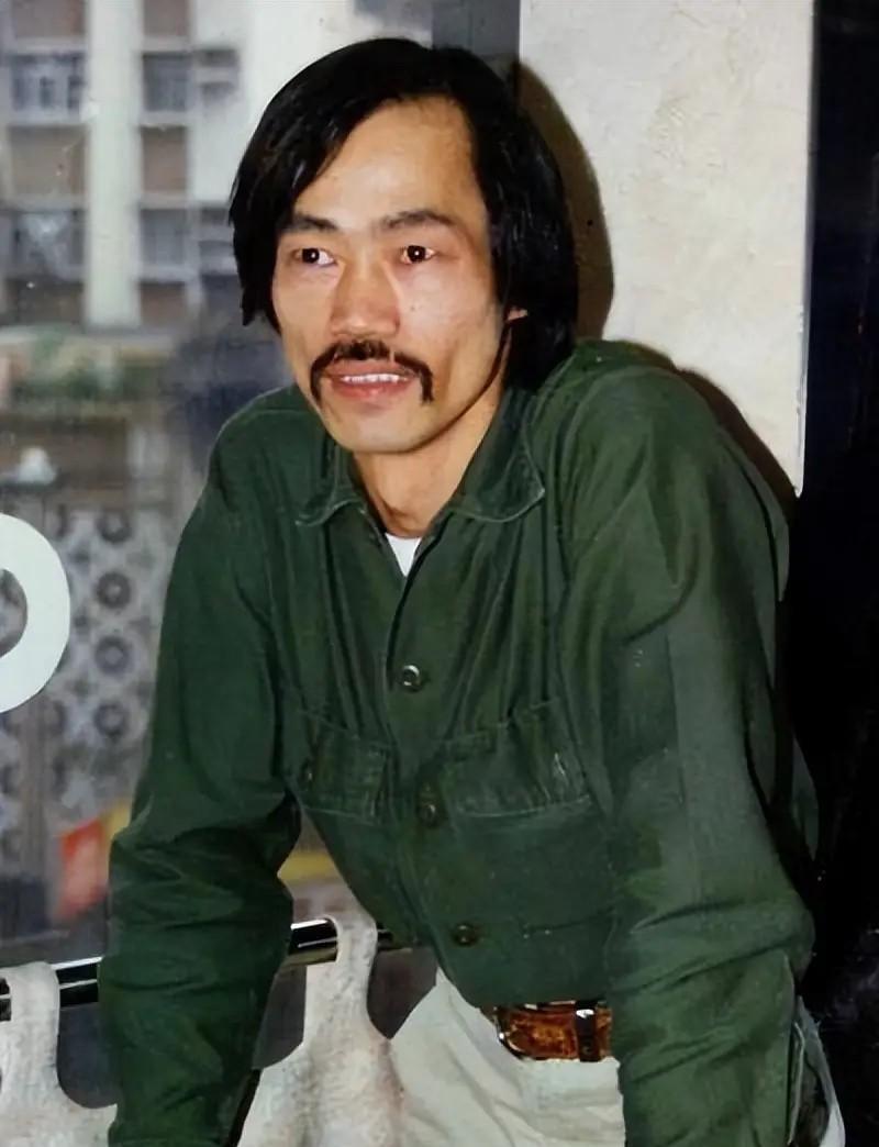 2018年，成龙出800万邀请元华去拍戏，元华直接拒绝了，而陈思诚出10万邀请他