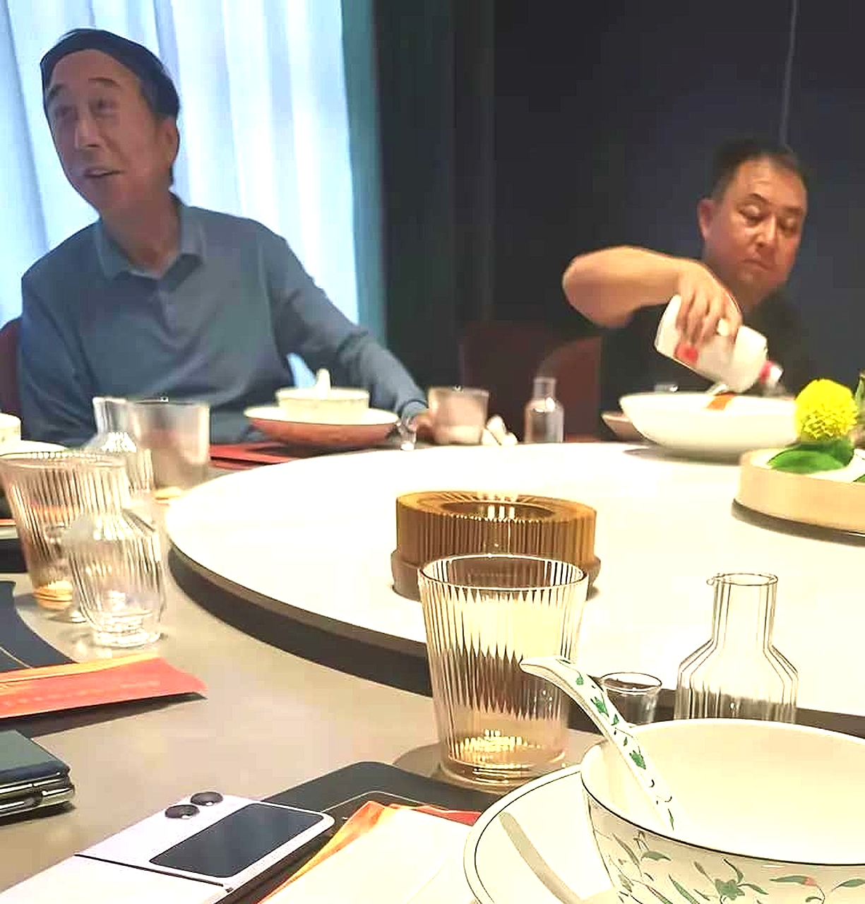 光明正大喝茅台，不用矿泉水瓶装