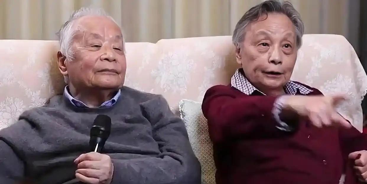 @何祚庥 院士，@刘正能亮 给二老提一点建议：在这个信息爆炸的时代，人人都是话筒