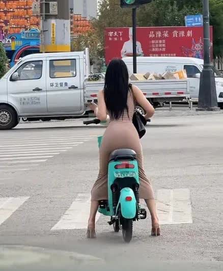 哎呀妈呀
电动车骑出了机车的霸气！