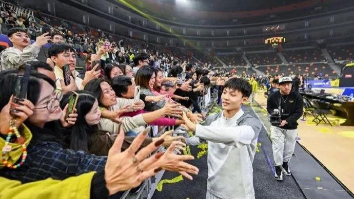 广东宏远球迷嘉年华：不止是狂欢，更是双向奔赴的精神共鸣