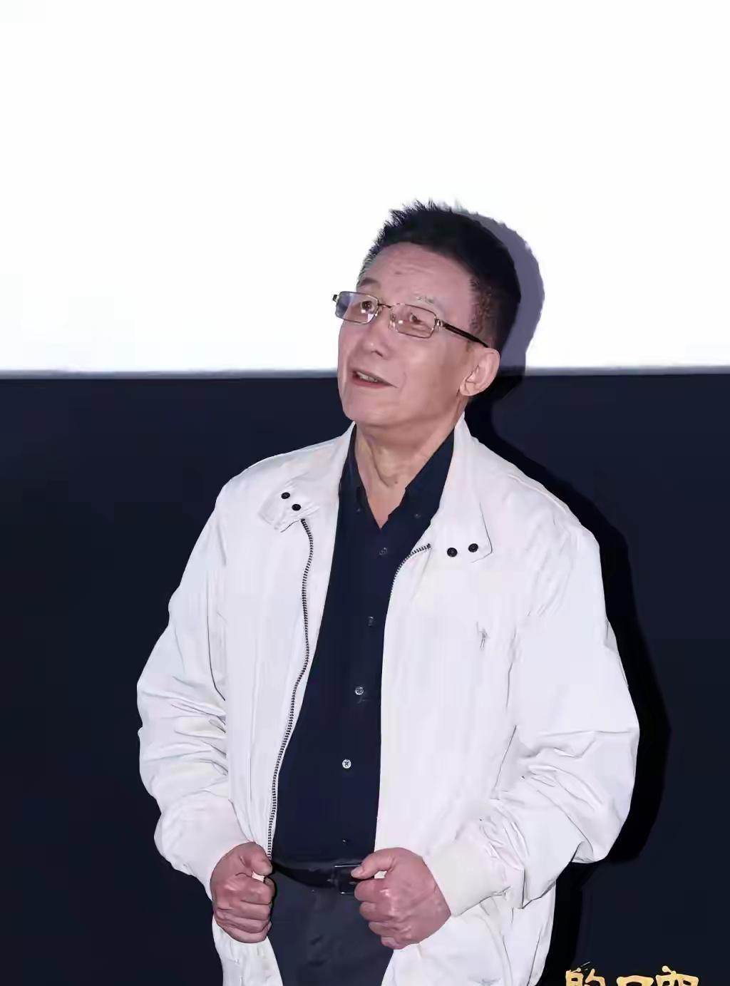 看了易中天编的《三国的星空》，我是不知道他是怎么想的，当年他的易中天品三国可是把