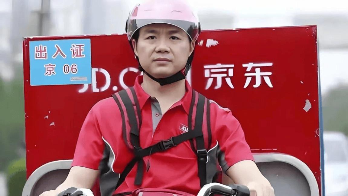 强东“枪挑”美团，阿里“烧”起钞能力