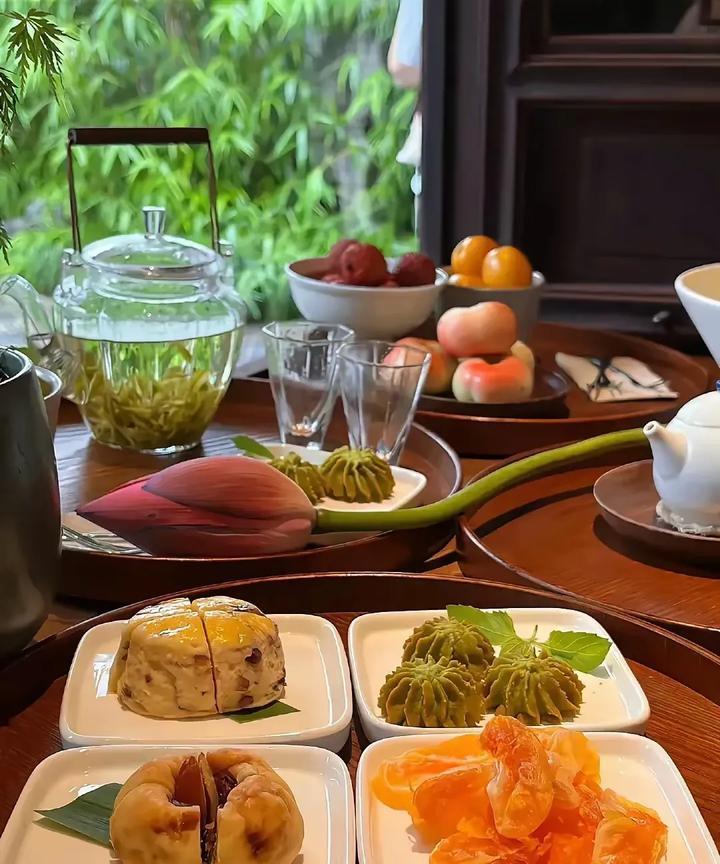 有的时候我们的思维会犯一个明显的错误，比如说我们会孤立的看待每一个案例，可是如果