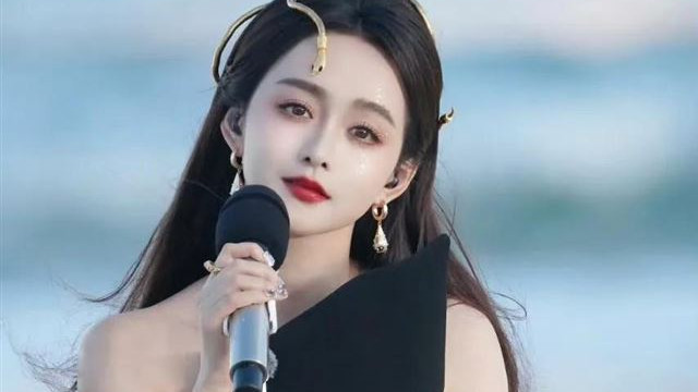 《浪姐6》：不臃肿、没皱纹，38岁的她像20岁少女，吃回春丹了吧