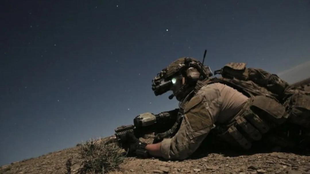 当总统像普通人一样被拎走：委内瑞拉这一幕，击碎了多少幻想