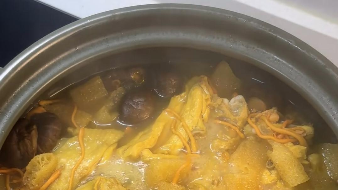 秋冬打盹儿？来碗虫草花竹荪鸡汤，鲜到原地复活！