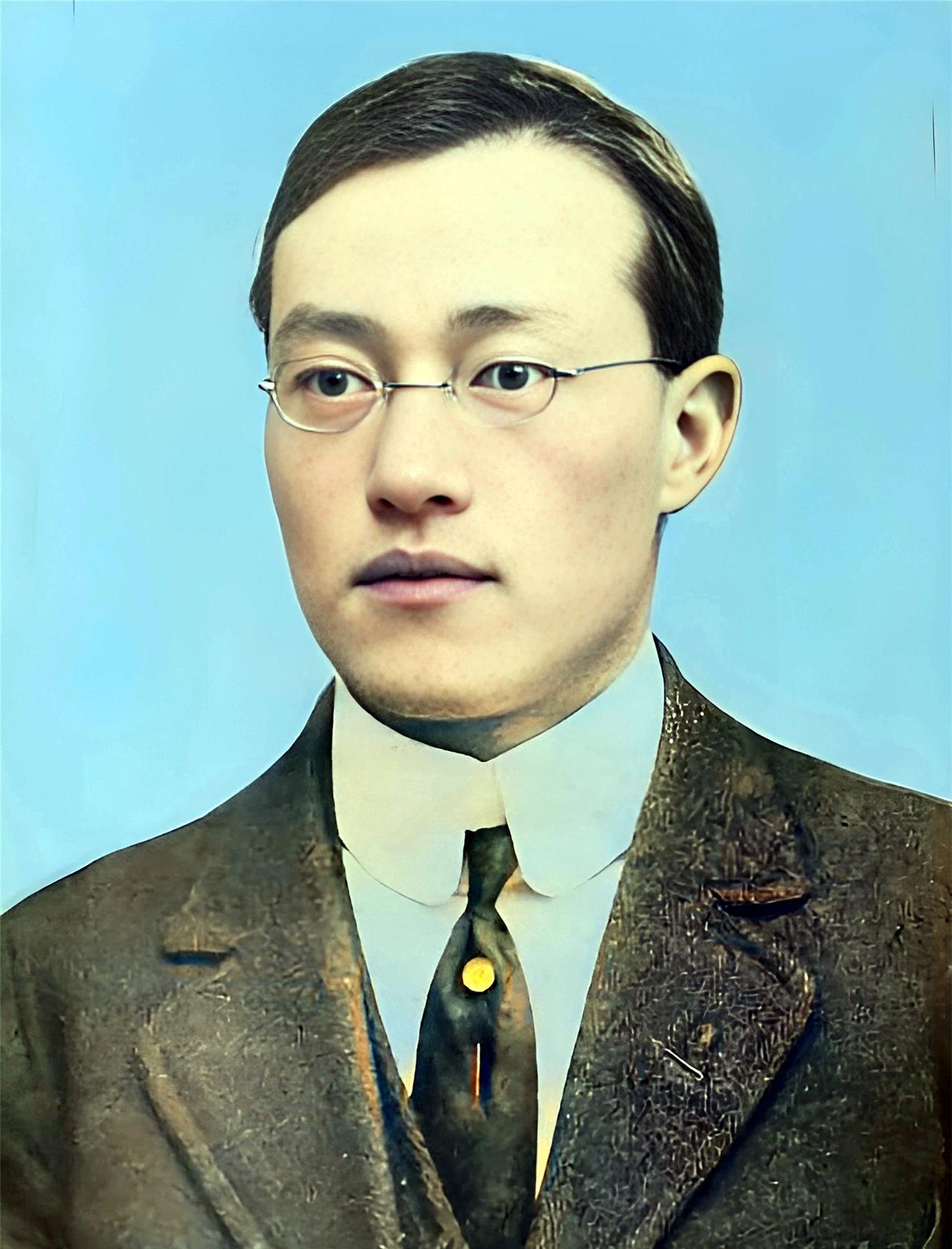 这名戴着圆框眼镜、长相帅气、斯斯文文的男子却不是个善茬。他是民国四公子中最不知名