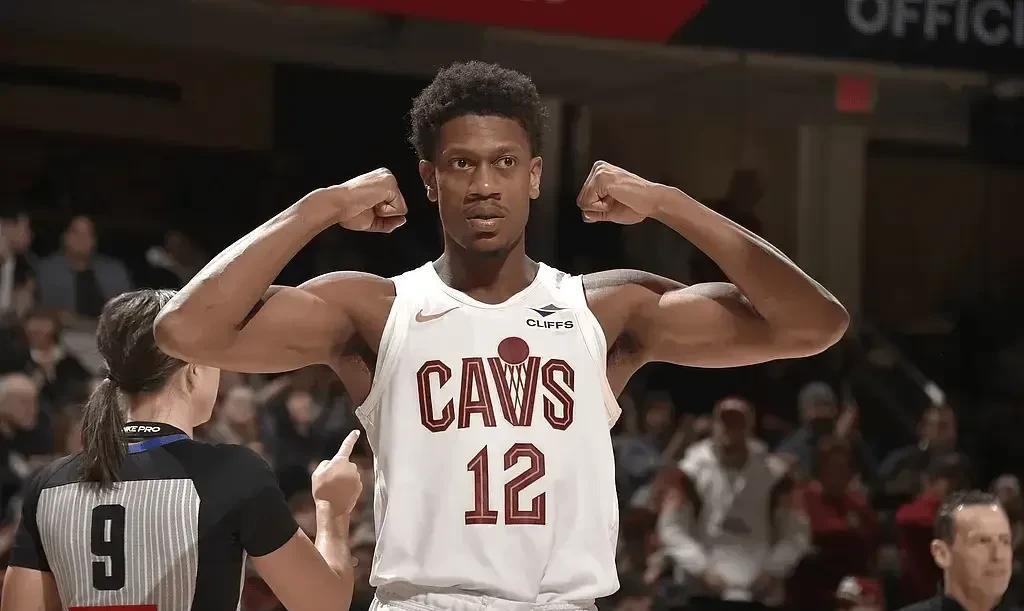 NBA大交易后，这4支球队和新援的表现最为逆天！
1、骑士亨特
加盟前，40胜1