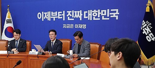 绝了，在野党竟然公开要挟执政党让出立法大权！











这简直是韩国