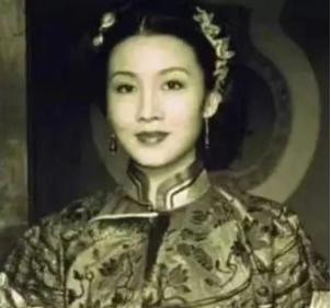 1936年，袁世凯的女儿大婚，进入洞房后，新郎兴致全无，怒骂新娘：“你个残花败柳