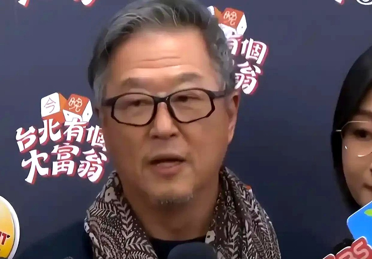 大S葬礼引发骂战











大S去世了，葬礼上汪小菲没出现！S妈在葬