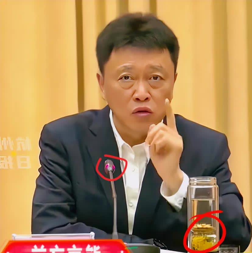 稳住！！
重庆荣昌五一放大招！
重庆荣昌区委书记在台上宣布：五一期间来旅游，
