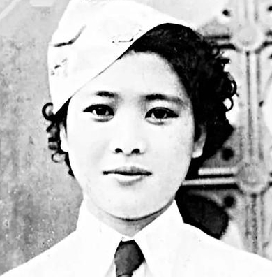 1938年一个深夜，国民党师长范绍增用枪顶着一个女人的头说:“马上离婚嫁给我！”
