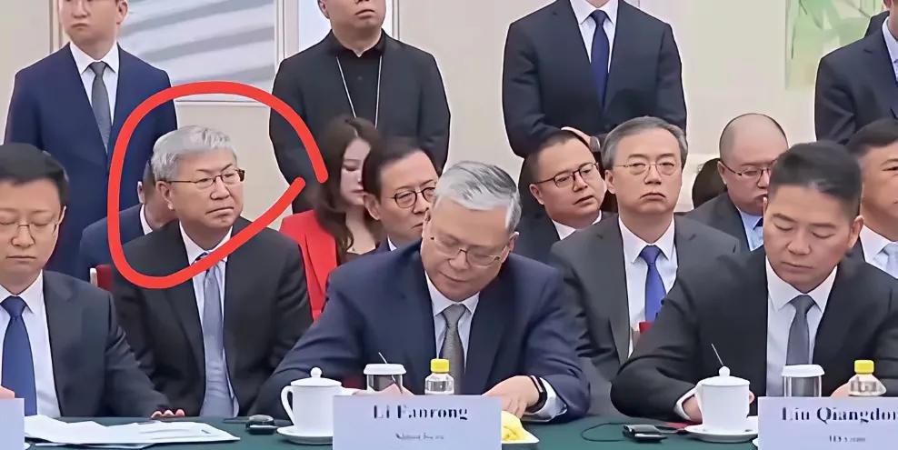 现在对京东这么重视！中欧企业家座谈会上，第一排！而奇瑞老板国内出口汽车第一，年销