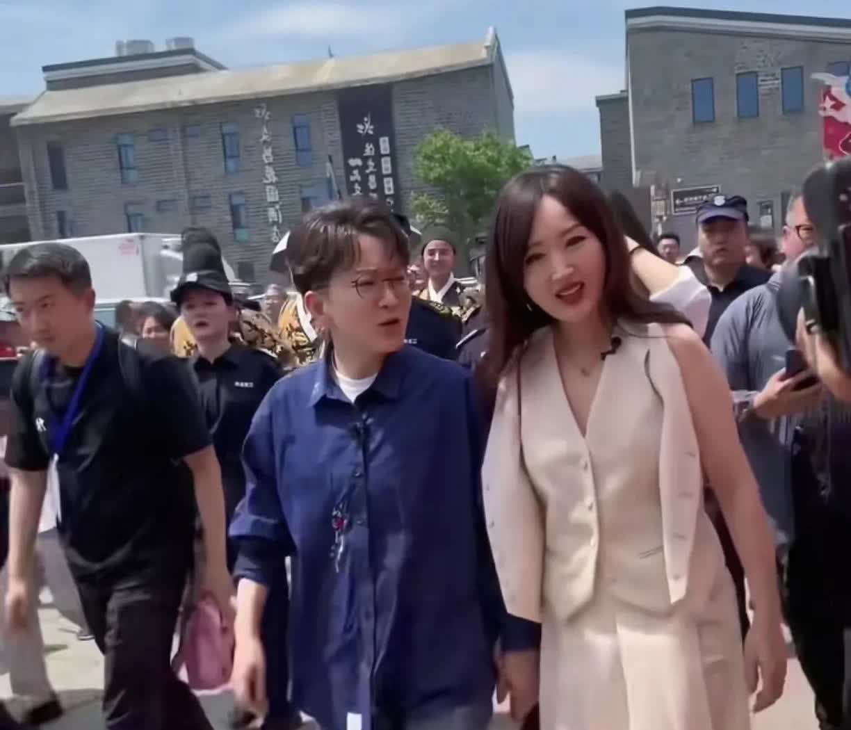 网友反感楚玲和赖文峰主要不是说赖文峰又重新找了女朋友，而是，反感他们两夫妻，儿子