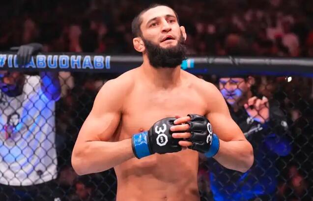 北京时间8月17日，UFC319赛事上，“狼王”奇马耶夫以碾压之势击败杜-普莱西