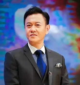 别说什么我换了国籍还是爱国的，
既然换了国籍就请不要再在国内赚钱了
《长安的荔枝