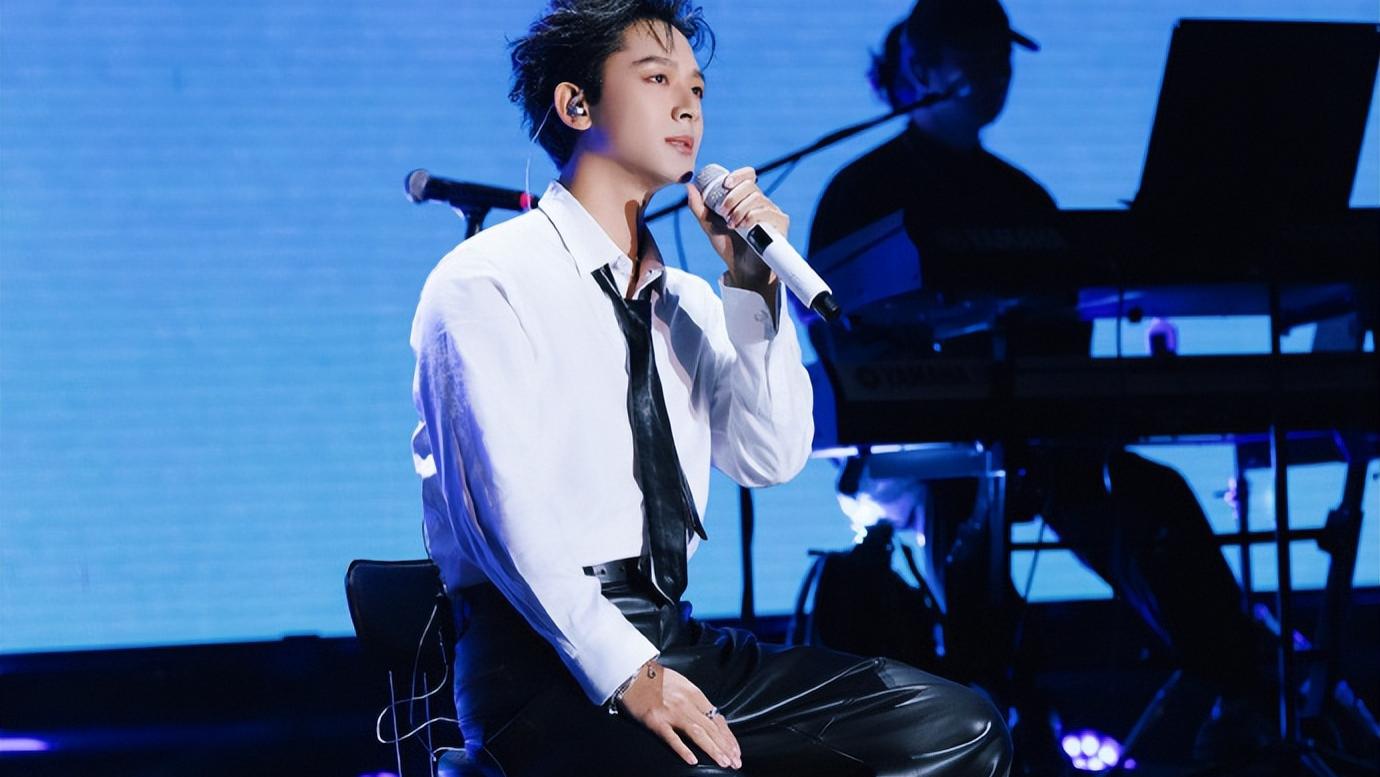 唱《慢冷》被疑落泪？张晚意在线辟谣：没哭！