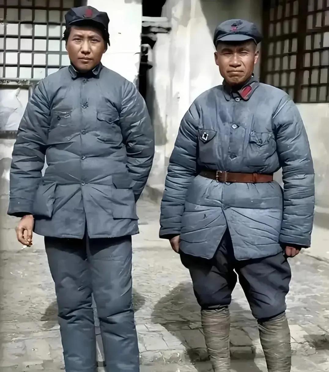 延安时期，毛主席与朱总司令在一起，坚定信念，坚守信仰，坚韧不拔，面对困难与挫折，