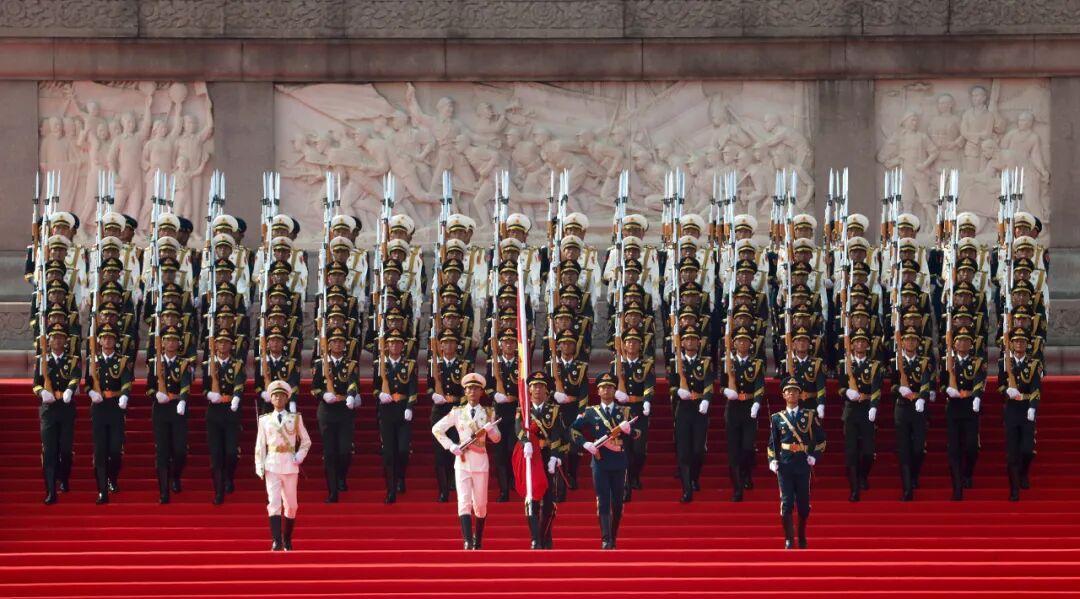 #读者光影#
重温一下九三阅兵新华社出图！
网友：
“不愧是国家队！”
“拍出了