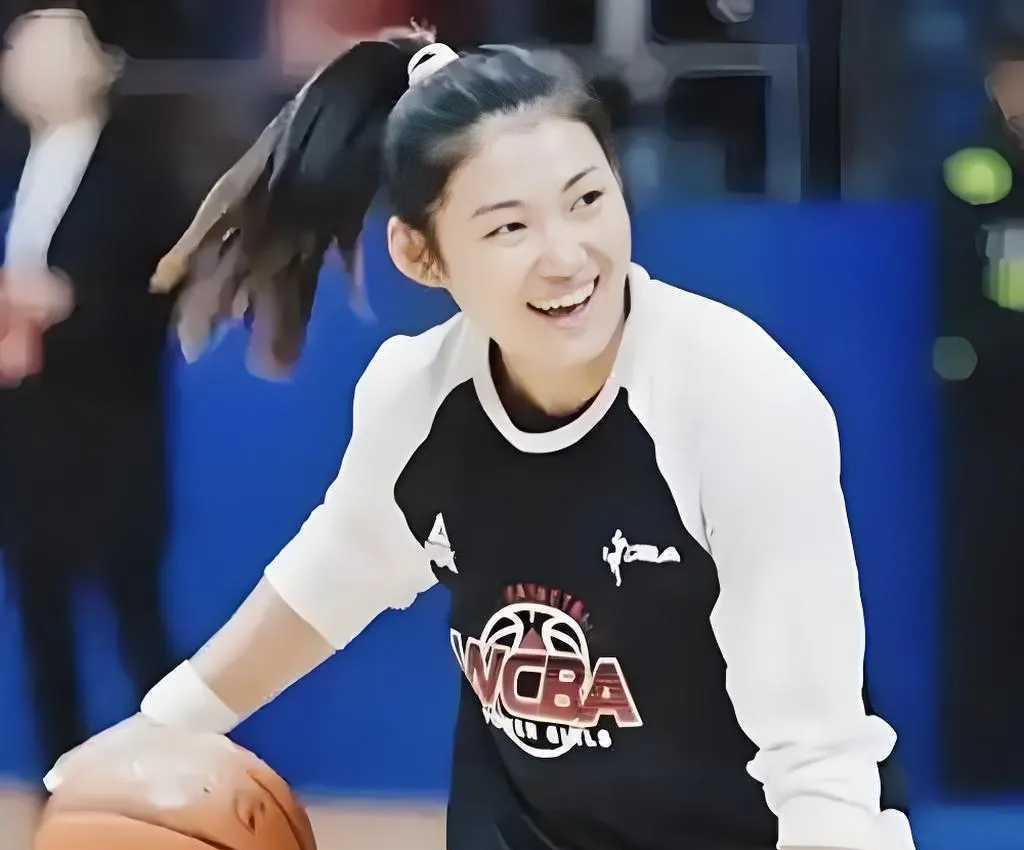 日本三分雨就领先了5分钟
被中国女篮一双大手瞬间打回原形
韩旭25分钟26+10