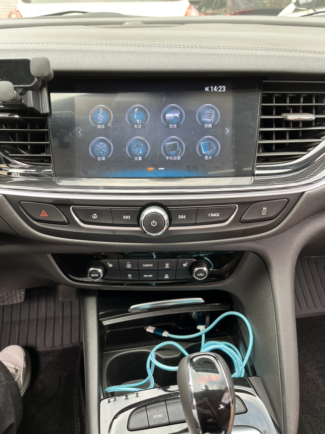 君威中控显示屏真的不能改吗
这君威原厂显示屏实在太垃圾，清晰度不高不说，还不是个